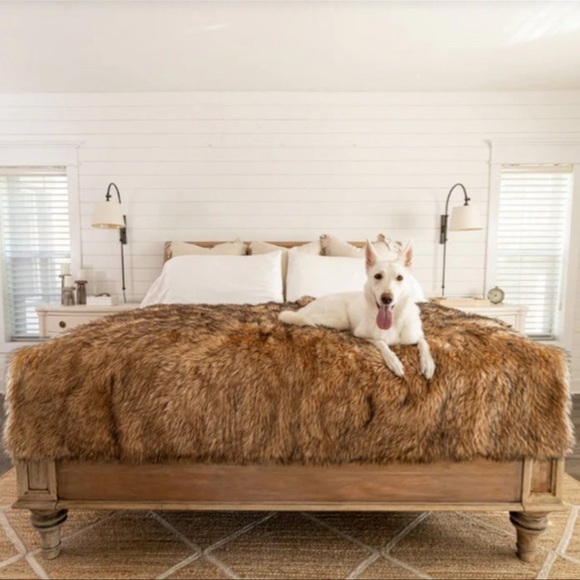 (NWT) PupProtector Waterproof Throw Blanket - Sable Tan, Large (80”L X 62”W) - Picture 9 of 12